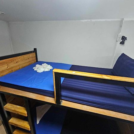 Eq Hostel Thong Sala Bagian luar foto
