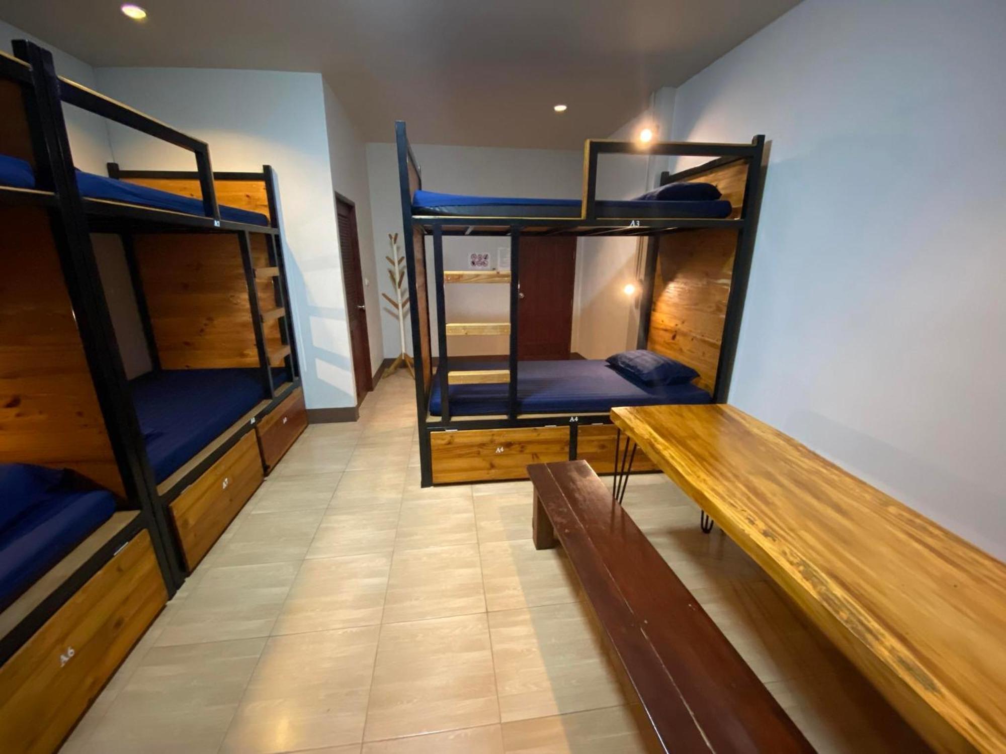 Eq Hostel Thong Sala Bagian luar foto