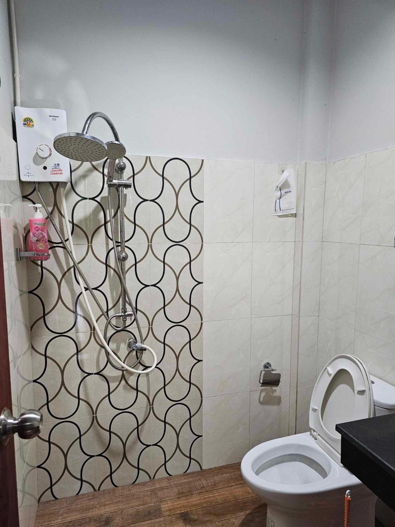 Eq Hostel Thong Sala Bagian luar foto