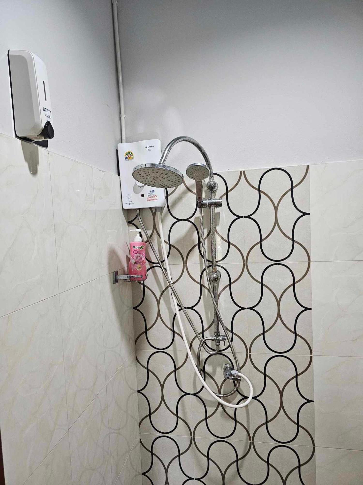 Eq Hostel Thong Sala Bagian luar foto
