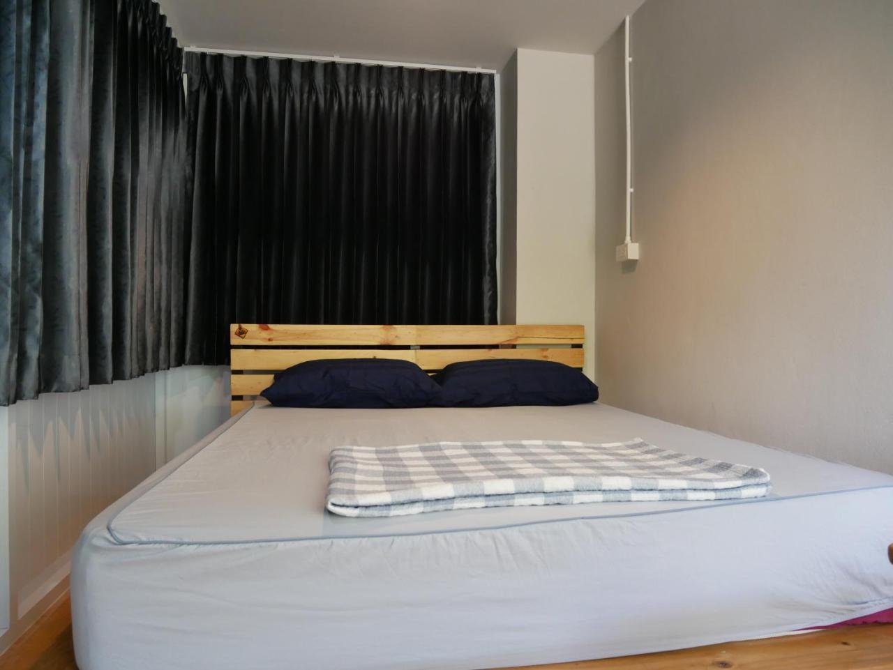 Eq Hostel Thong Sala Bagian luar foto