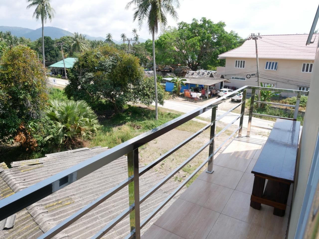 Eq Hostel Thong Sala Bagian luar foto