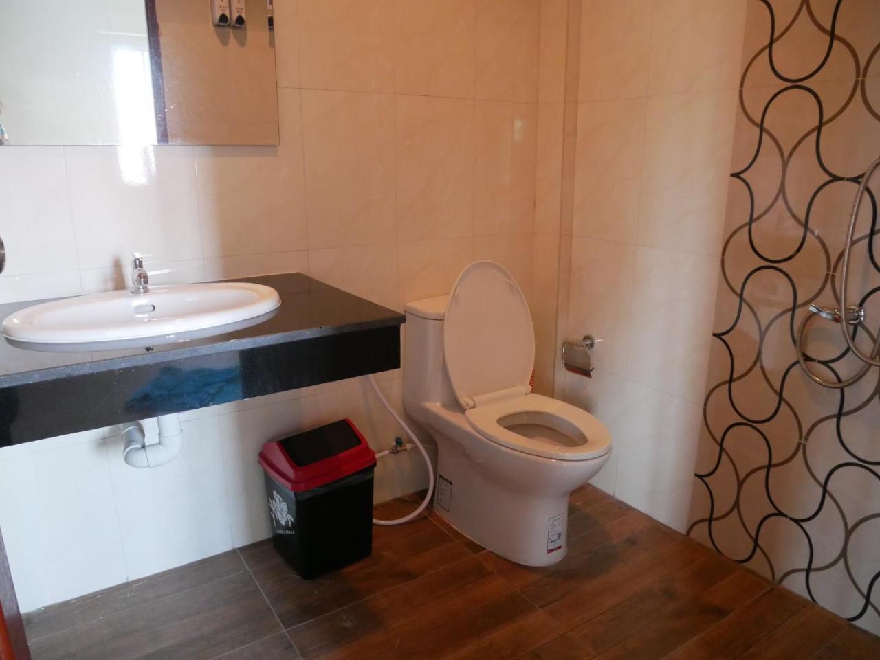 Eq Hostel Thong Sala Bagian luar foto